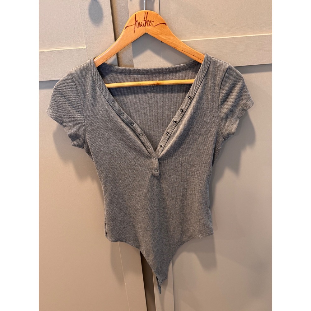American Eagle Womens Gray Ribbed Henley Bodysuit Short Sleeve Snap Front Small